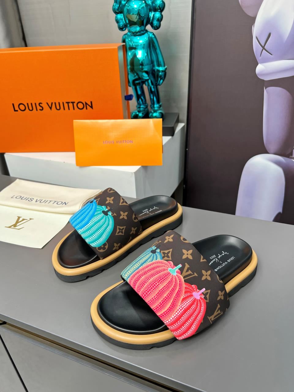 Louis Vuitton Slippers